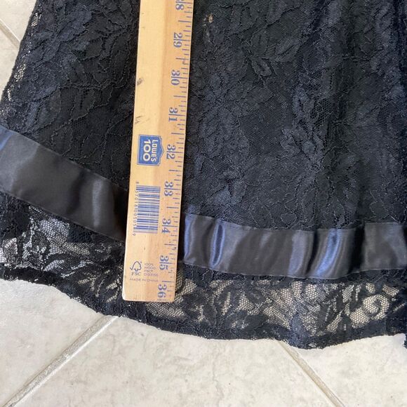 Tahari Petite V- Neck lace overlay fit n flare LBD Dress 4P Black sleeveless - Picture 6 of 11